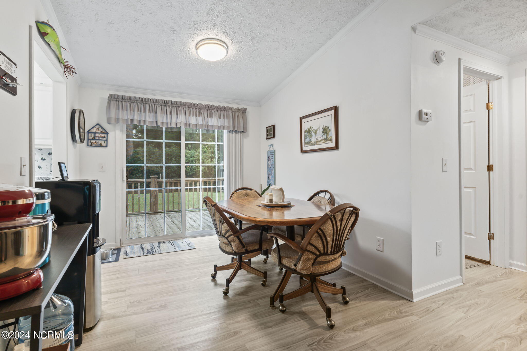 5422 Thrush Road Southwest Ocean Isle Beach, NC 28469 - Photo 23 of 40 Dining area
