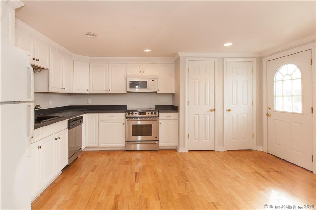 236 Flax Hill Road, Unit 2 Norwalk, CT 06854 - Photo 3 of 29