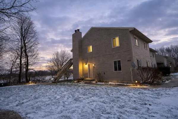 $1,300 | 907 Registry Drive, Unit 126B, Grand Ledge, MI 48837