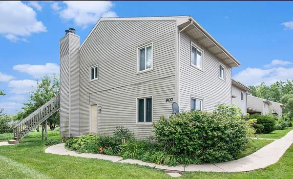 $1,300 | 907 Registry Drive, Unit 126B, Grand Ledge, MI 48837