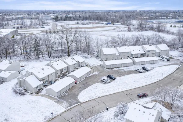 $1,300 | 907 Registry Drive, Unit 126B, Grand Ledge, MI 48837