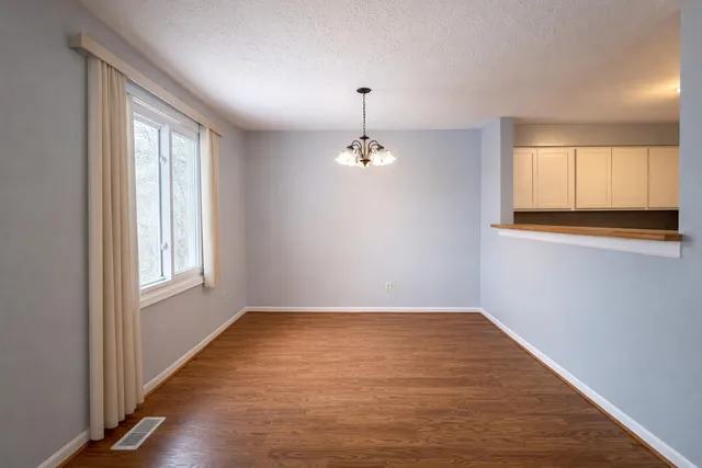 $1,300 | 907 Registry Drive, Unit 126B, Grand Ledge, MI 48837