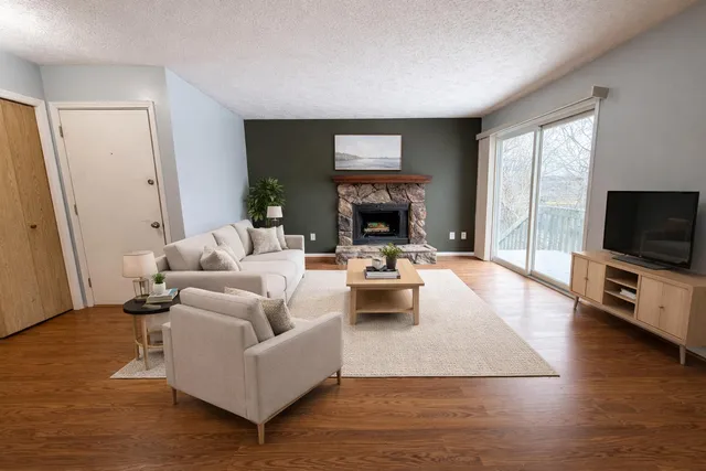 $1,225 | 907 Registry Drive, Unit 126B, Grand Ledge, MI 48837