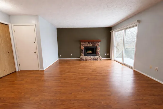 $1,225 | 907 Registry Drive, Unit 126B, Grand Ledge, MI 48837