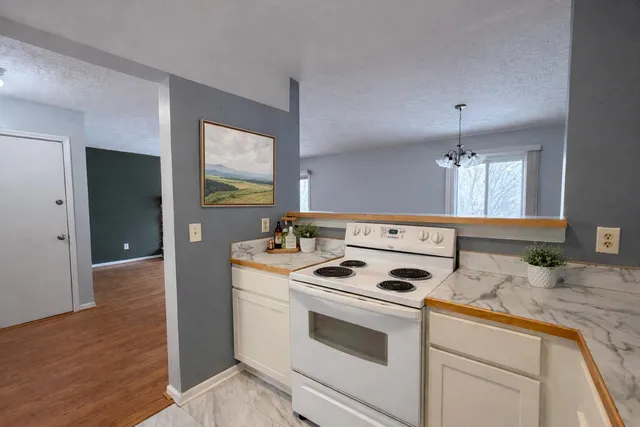 $1,225 | 907 Registry Drive, Unit 126B, Grand Ledge, MI 48837