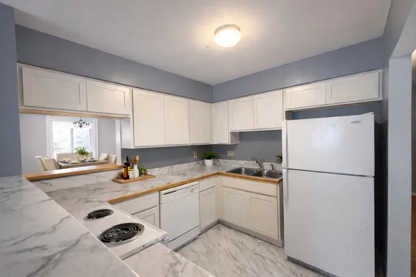 $1,300 | 907 Registry Drive, Unit 126B, Grand Ledge, MI 48837