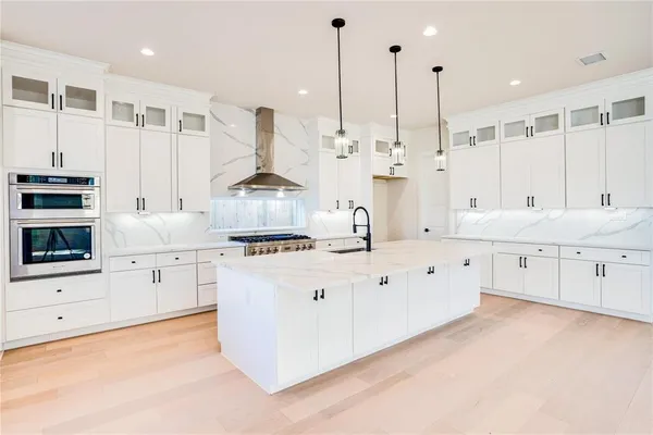 $10,000 | 3611 South Versailles Avenue, Dallas, TX 75209