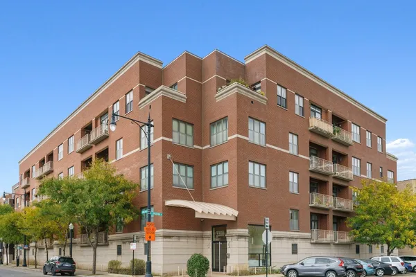 $2,500 | 3300 West Irving Park Road, Unit G4, Chicago, IL 60618
