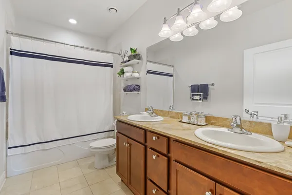 $2,500 | 3300 West Irving Park Road, Unit G4, Chicago, IL 60618