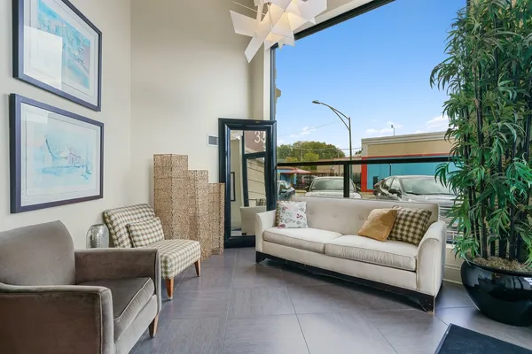 $2,500 | 3300 West Irving Park Road, Unit G4, Chicago, IL 60618