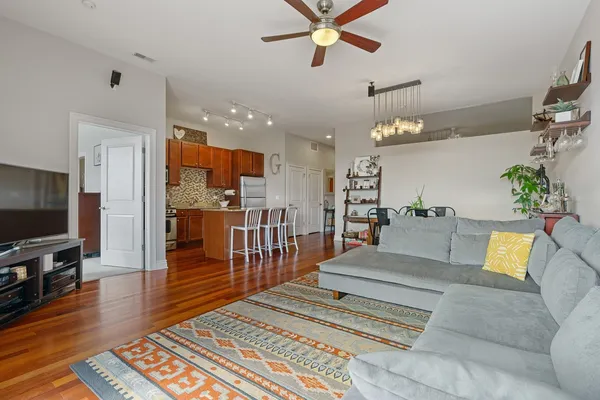 $2,500 | 3300 West Irving Park Road, Unit G4, Chicago, IL 60618