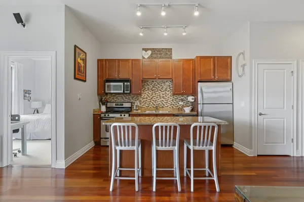 $2,500 | 3300 West Irving Park Road, Unit G4, Chicago, IL 60618