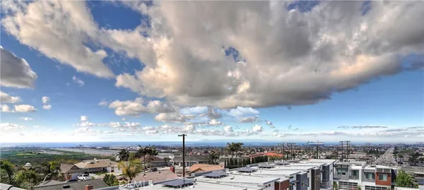 $1,899,000 | 2105 Two Harbors Circle, Costa Mesa, CA 92627