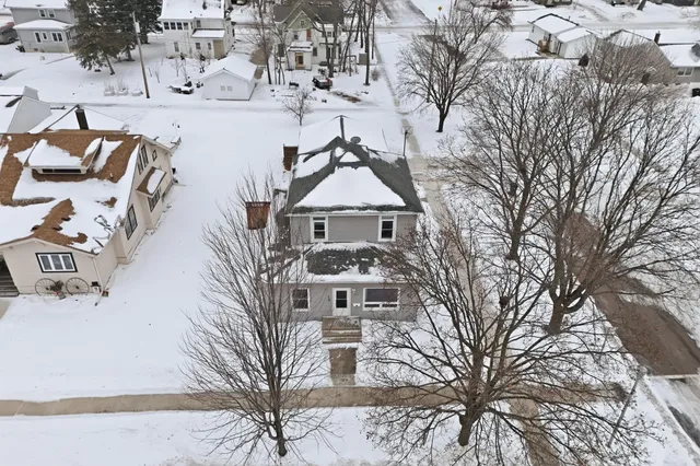 $224,900 | 227 East 2nd Street, Blue Earth, MN 56013