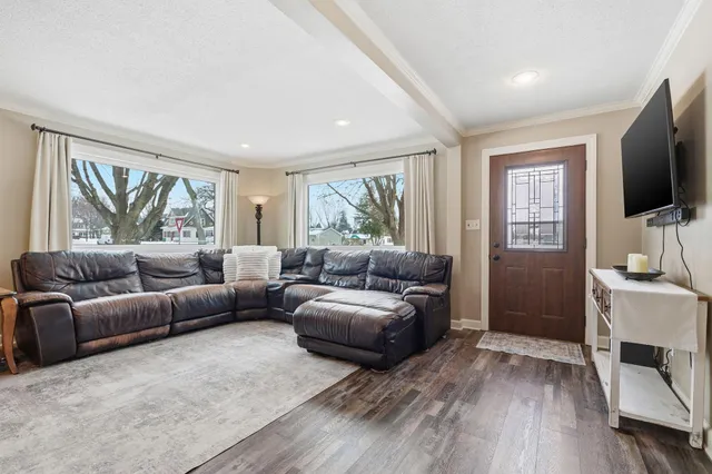 $224,900 | 227 East 2nd Street, Blue Earth, MN 56013