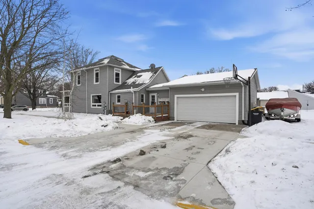 $224,900 | 227 East 2nd Street, Blue Earth, MN 56013