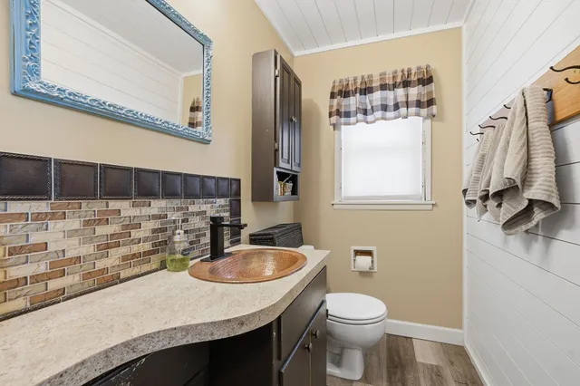 $224,900 | 227 East 2nd Street, Blue Earth, MN 56013