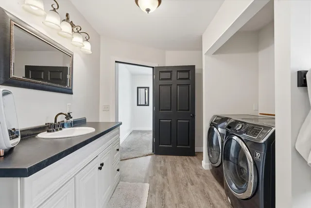 $224,900 | 227 East 2nd Street, Blue Earth, MN 56013