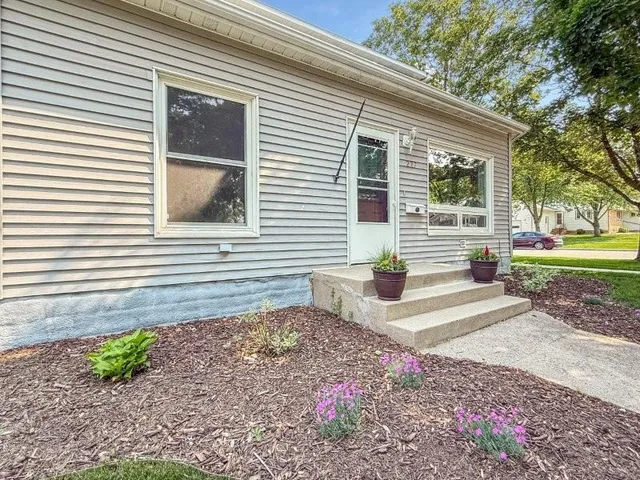 $224,900 | 227 East 2nd Street, Blue Earth, MN 56013