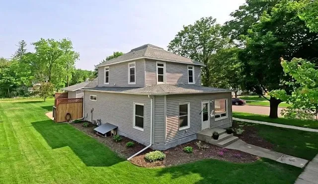 $224,900 | 227 East 2nd Street, Blue Earth, MN 56013