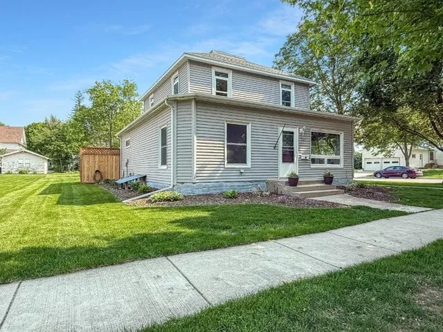 $224,900 | 227 East 2nd Street, Blue Earth, MN 56013