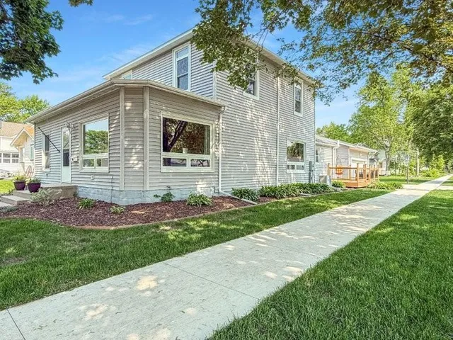 $224,900 | 227 East 2nd Street, Blue Earth, MN 56013