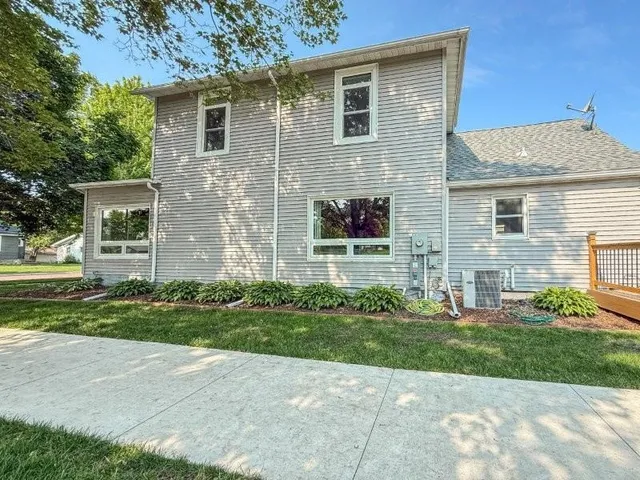 $224,900 | 227 East 2nd Street, Blue Earth, MN 56013