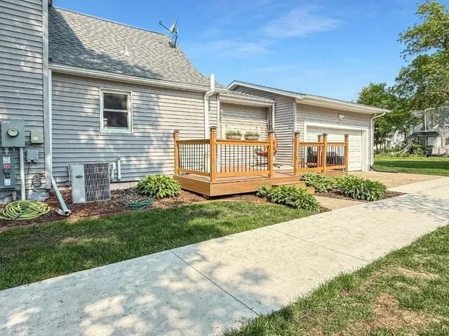 $224,900 | 227 East 2nd Street, Blue Earth, MN 56013