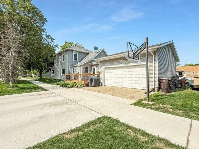 $224,900 | 227 East 2nd Street, Blue Earth, MN 56013