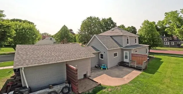 $224,900 | 227 East 2nd Street, Blue Earth, MN 56013