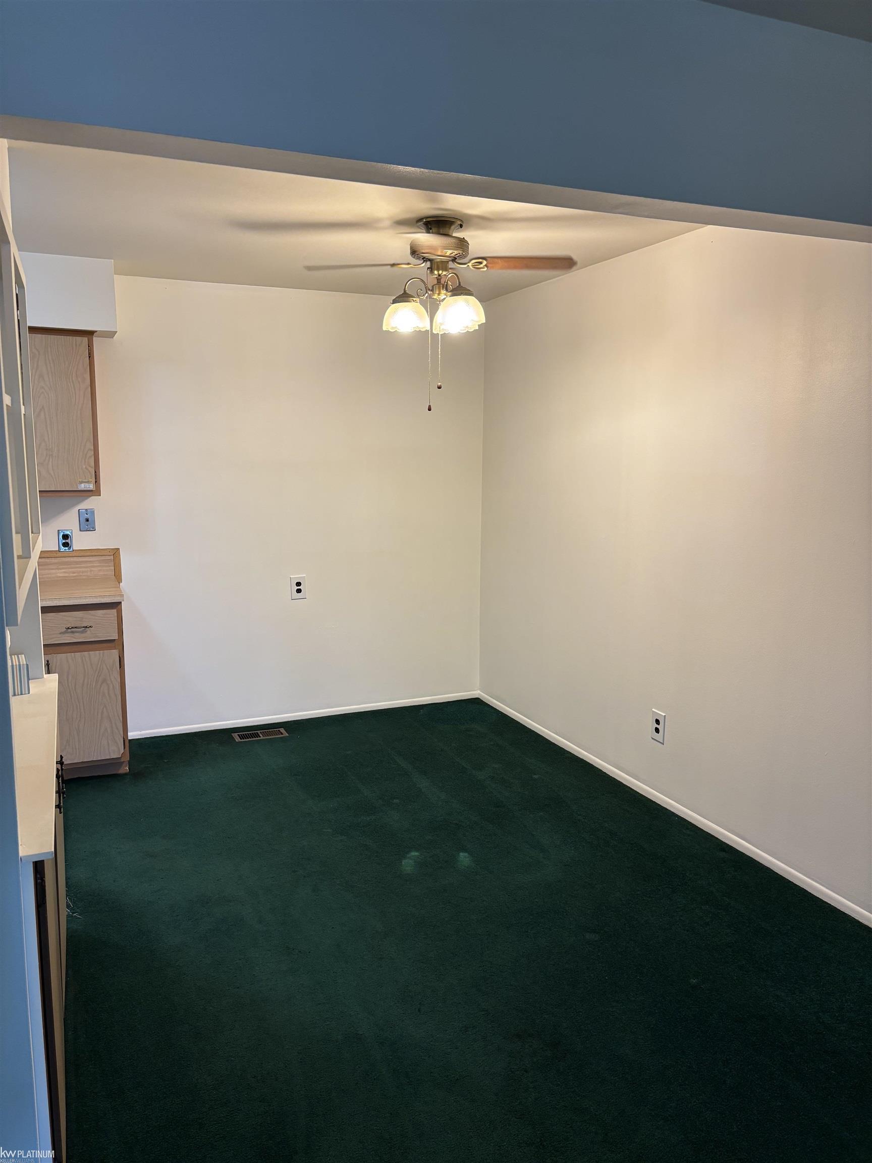 29273 Hayes Road Warren, MI 48088 - Photo 11 of 21 50178015-22da84ce-ac15-4238-8148-b01832d8b10d.JPG