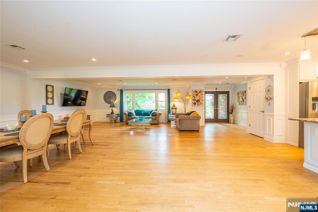 375 Queens Court Ridgewood, NJ 07450 - Photo 16 of 50