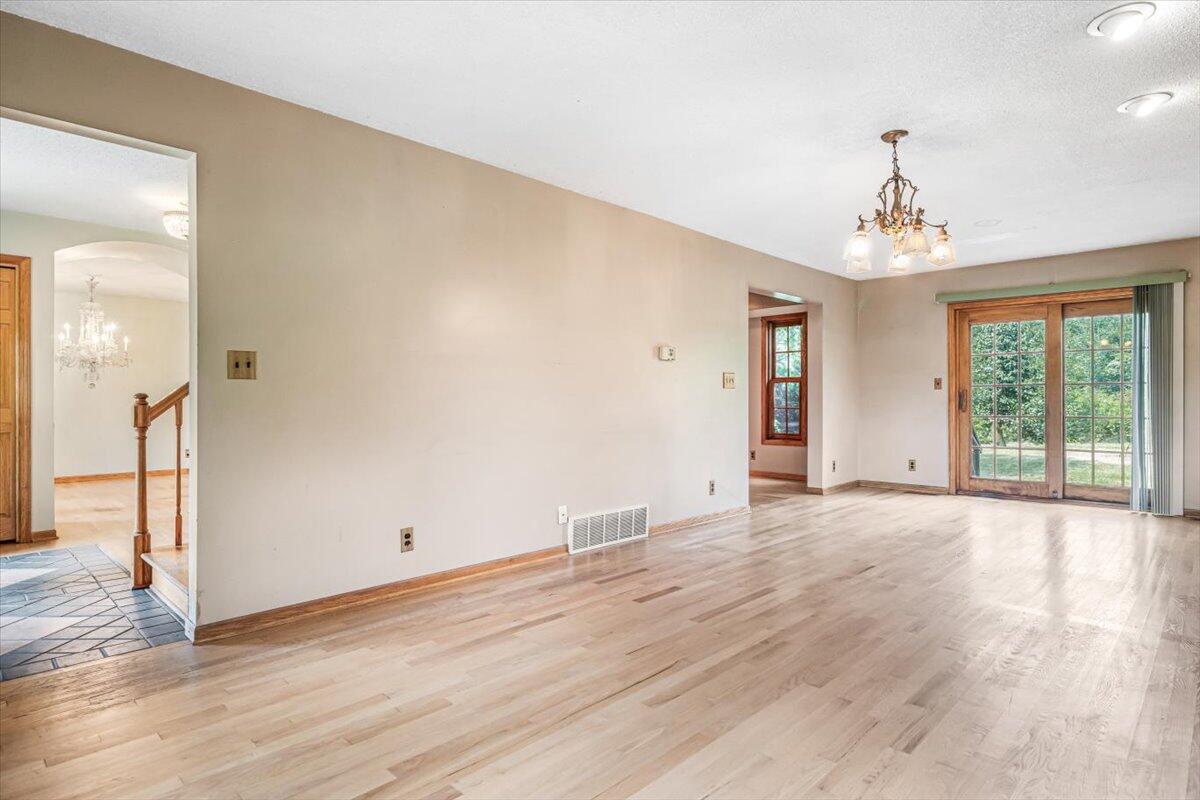 16980 South Schwark Road Three Oaks, MI 49128 - Photo 7 of 68 Living Area