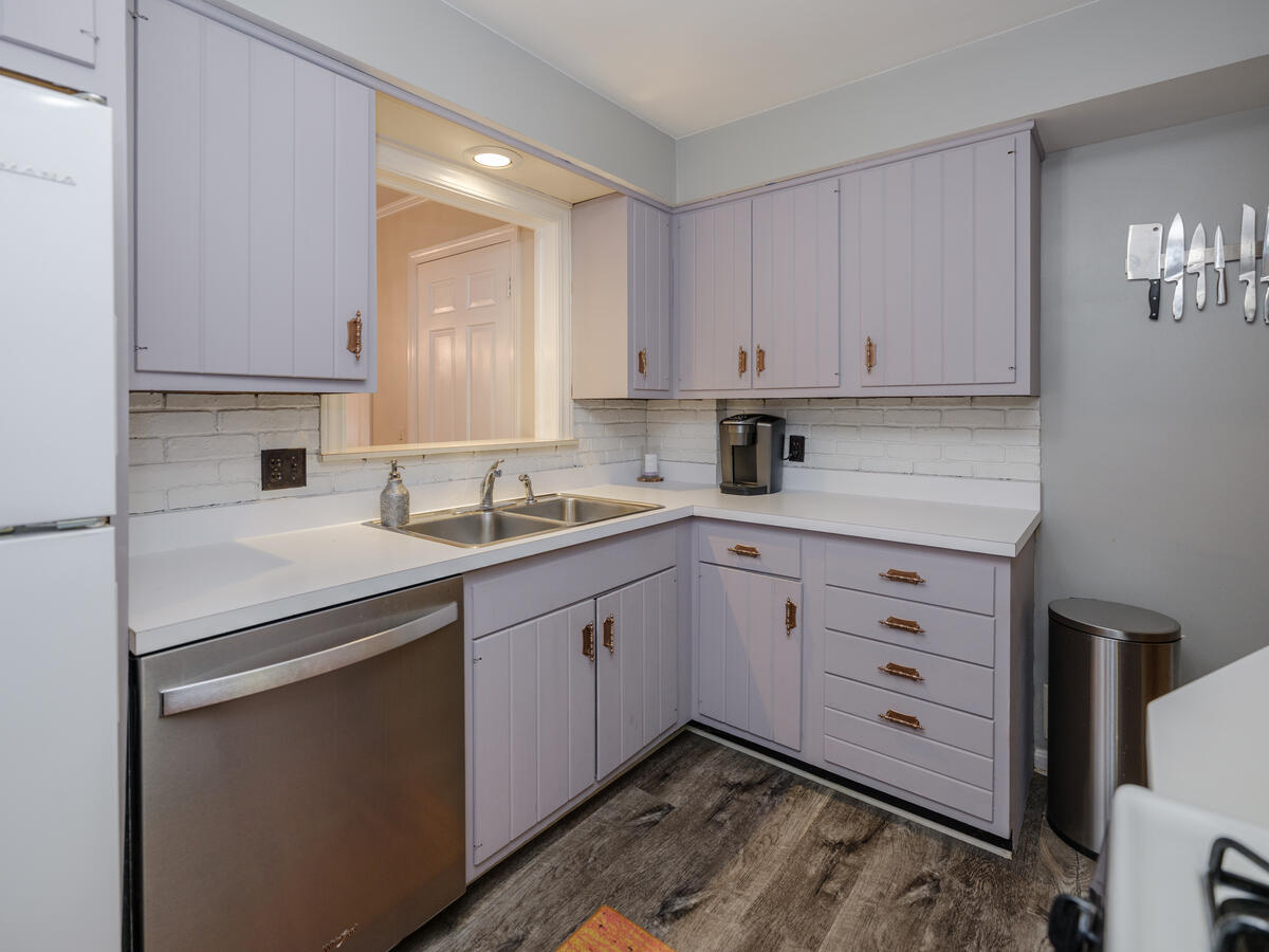3419 Old Colony Road Kalamazoo, MI 49008 - Photo 12 of 37 3419OldColonyRd-113