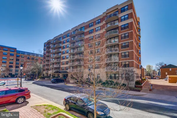 $2,400 | 1200 Braddock Place, Unit 408, Alexandria, VA 22314
