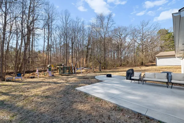 a view of a bench in the middle of a yard