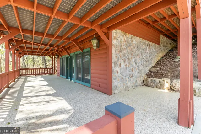a view of backyard with tub and door