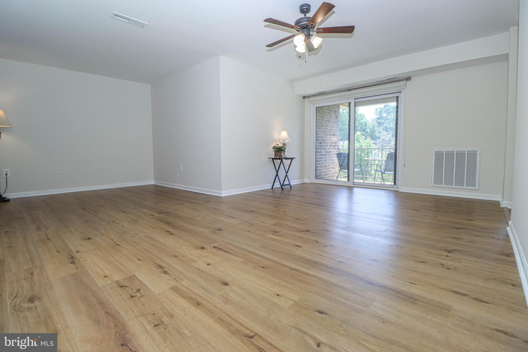 140 Georgetown Road, Unit 10 Annapolis, MD 21403 - Photo 5 of 43 Living