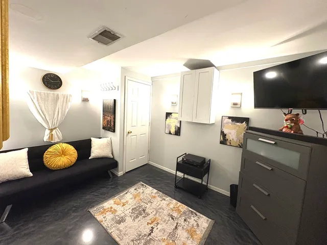 $295,000 | 2115 Jasmine Drive, Crest Hill, IL 60403