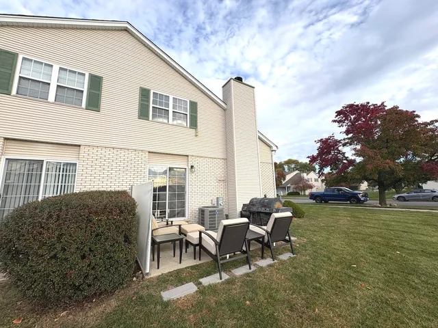 $295,000 | 2115 Jasmine Drive, Crest Hill, IL 60403