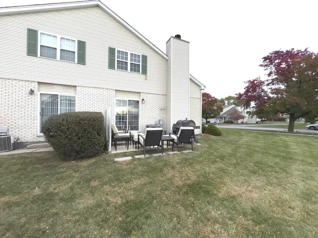 $295,000 | 2115 Jasmine Drive, Crest Hill, IL 60403