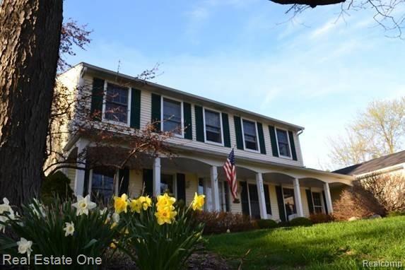 5025 Aintree Road Rochester, MI 48306 - Photo 2 of 38 Executive Colonial Style