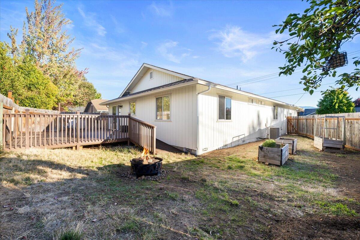1689 Leonard Road Grants Pass, OR 97527 - Photo 23 of 23 23