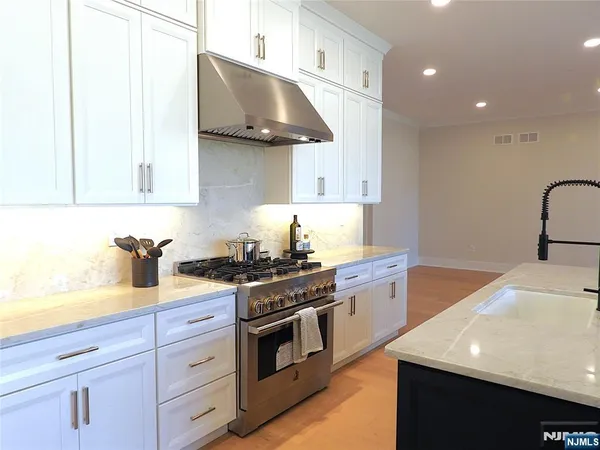 $1,369,000 | 72 Woodmont Circle, River Vale, NJ 07675