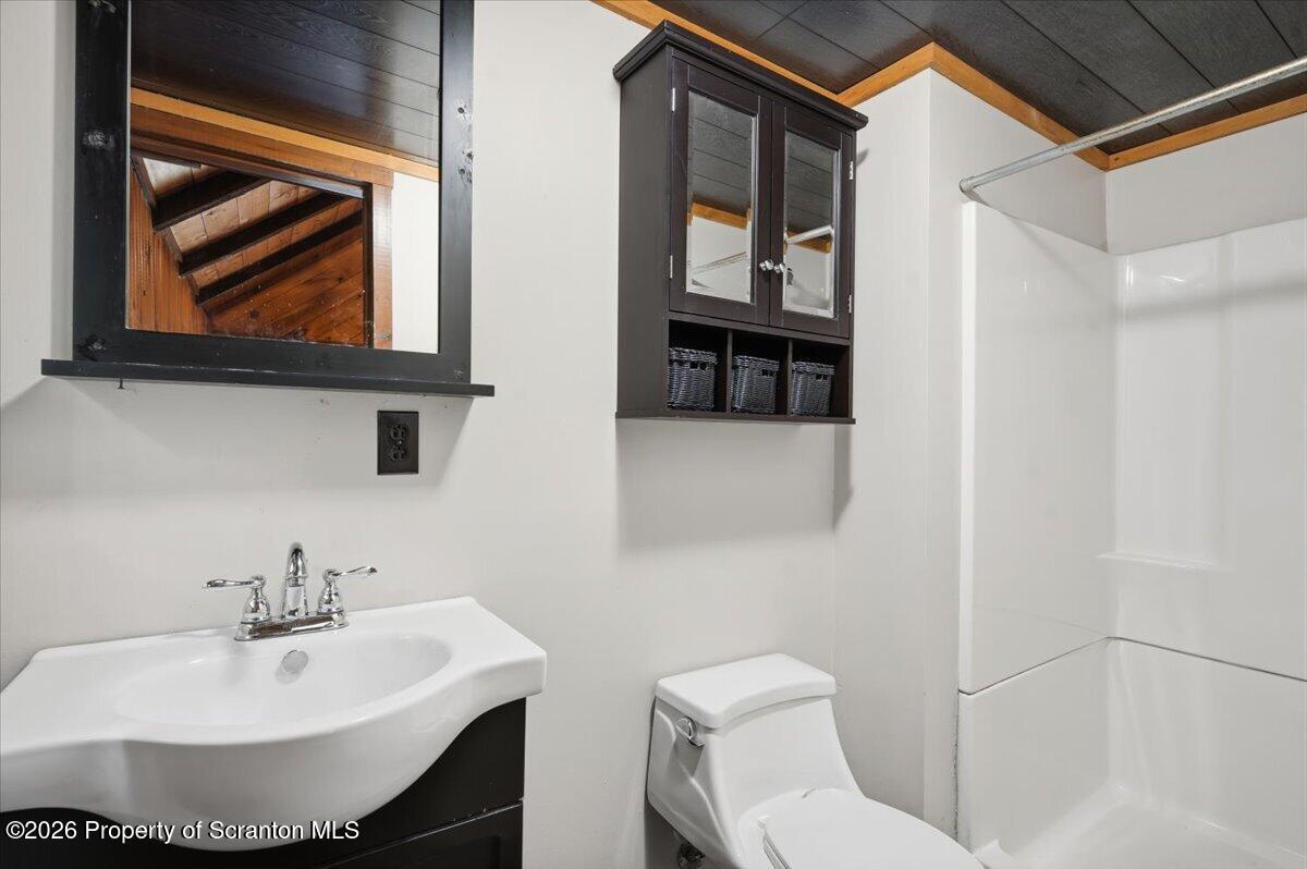301 Warren Park Road New Milford, PA 18834 - Photo 15 of 33 Full Bathroom