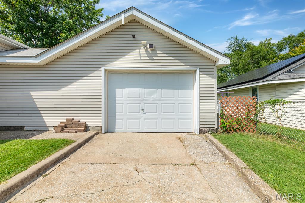 324 Rohm Place Roxana, IL 62084 - Photo 7 of 48 Gallery Image 7