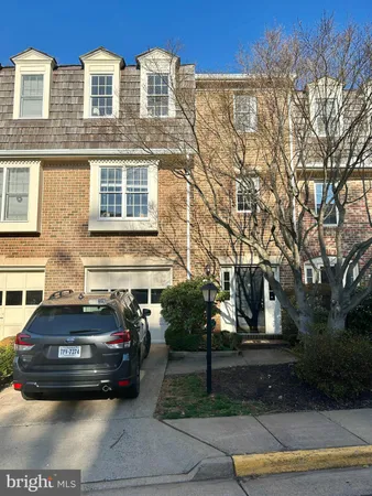 $3,800 | 2941 Oakborough Square, Oakton, VA 22124