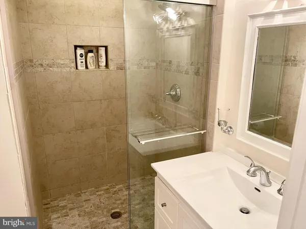 $3,800 | 2941 Oakborough Square, Oakton, VA 22124