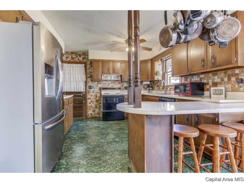 2475 Arrowhead Drive Springfield, IL 62702 - Photo 8 of 25