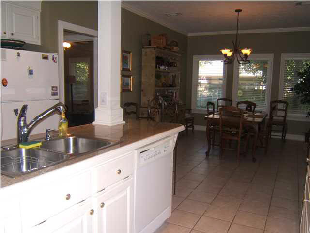 308 Hunters Crest Ridgeland, MS 39157 - Photo 9 of 11 Great island space!